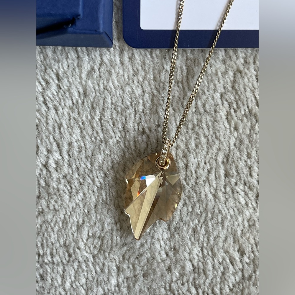 Swarovski leaf pendant - Picture 8 of 13